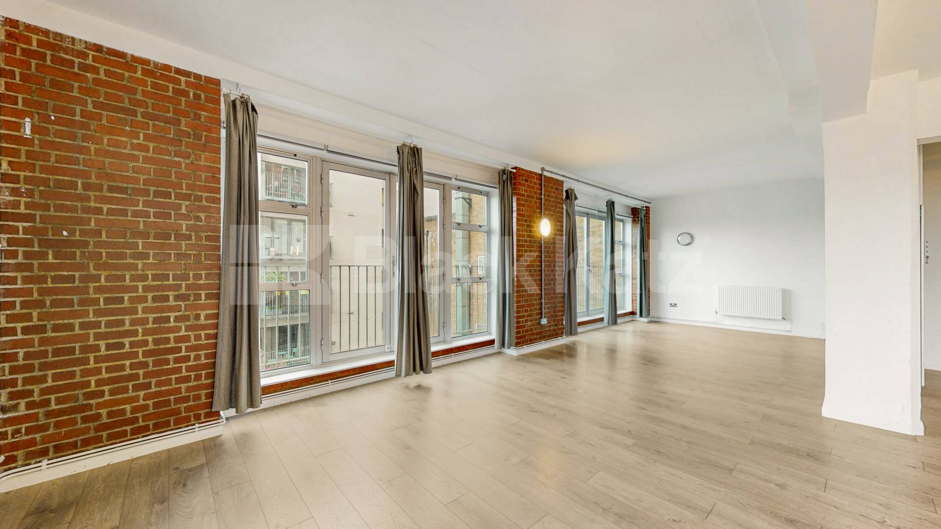 Spacious Studio located within a warehouse conversion with exposed brick  Ability View - Kingsland Road, Haggerston